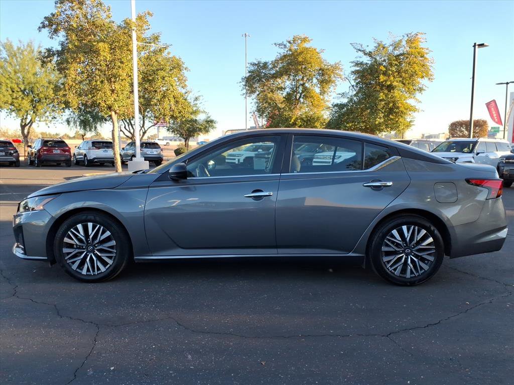 Used 2024 Nissan Altima 2.5 SV image 2