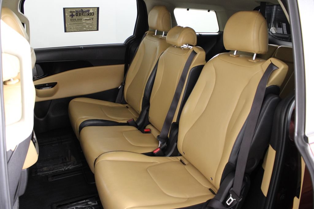 Used 2022 Kia Carnival EX FWD image 20