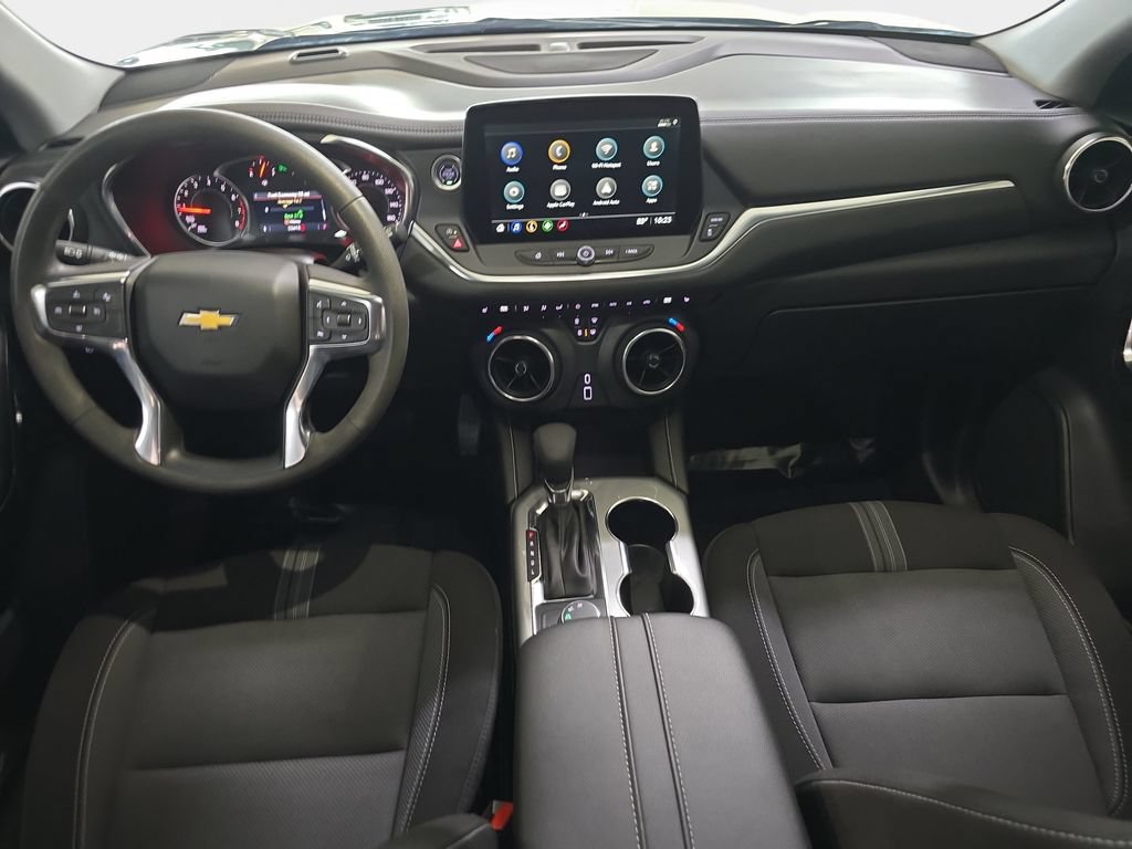 Used 2025 Chevrolet Blazer LT FWD image 12