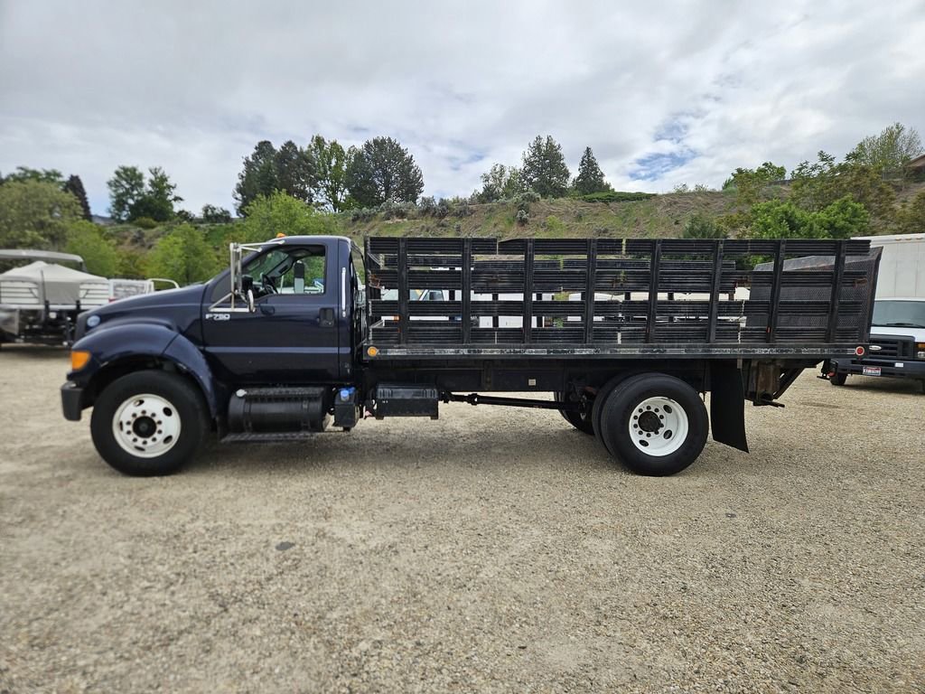 Used 2011 Ford F750 2WD Regular Cab Super Duty image 1