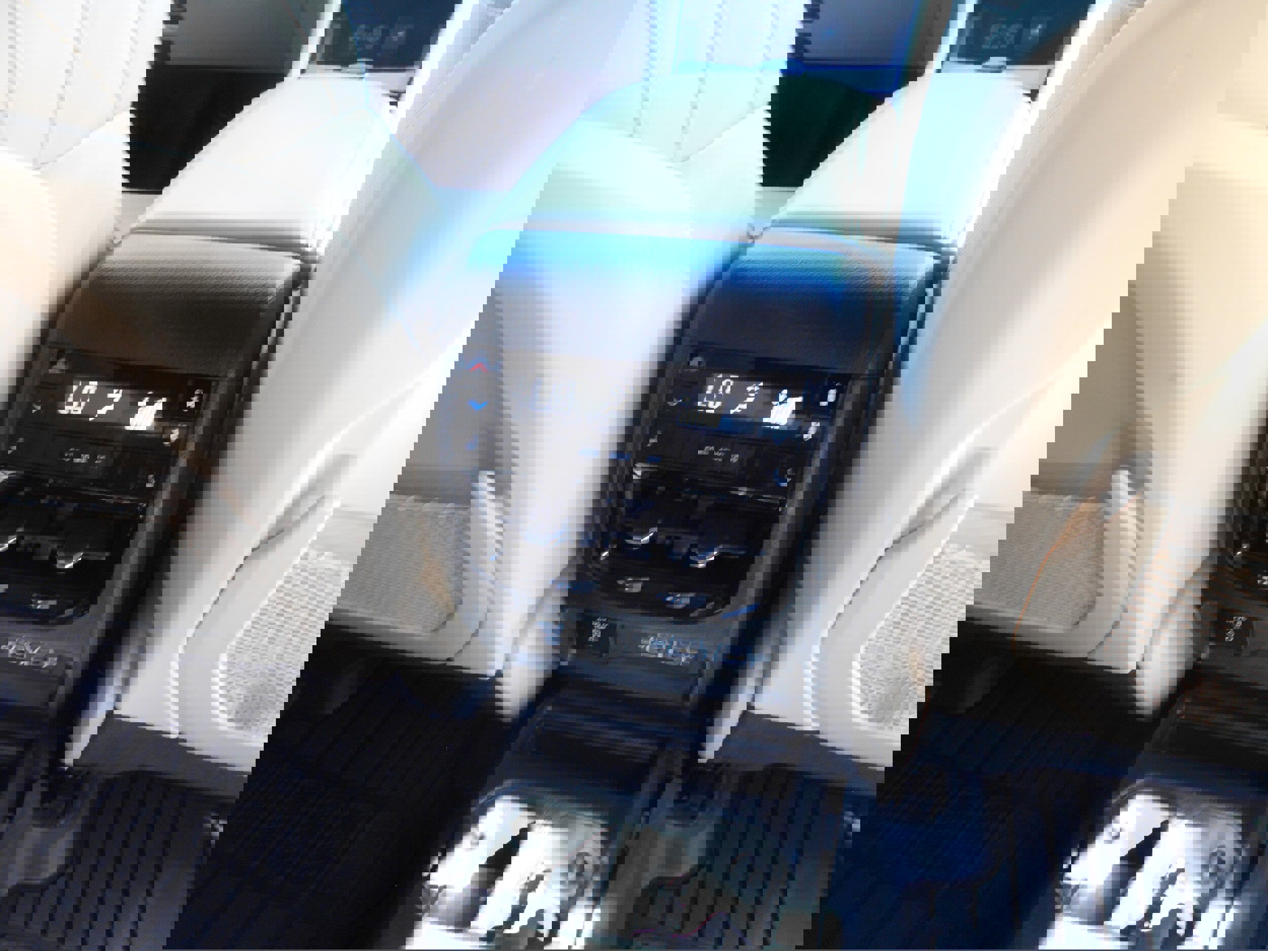 Used 2024 Jeep Grand Cherokee L Limited w/ Luxury Tech Group II image 21