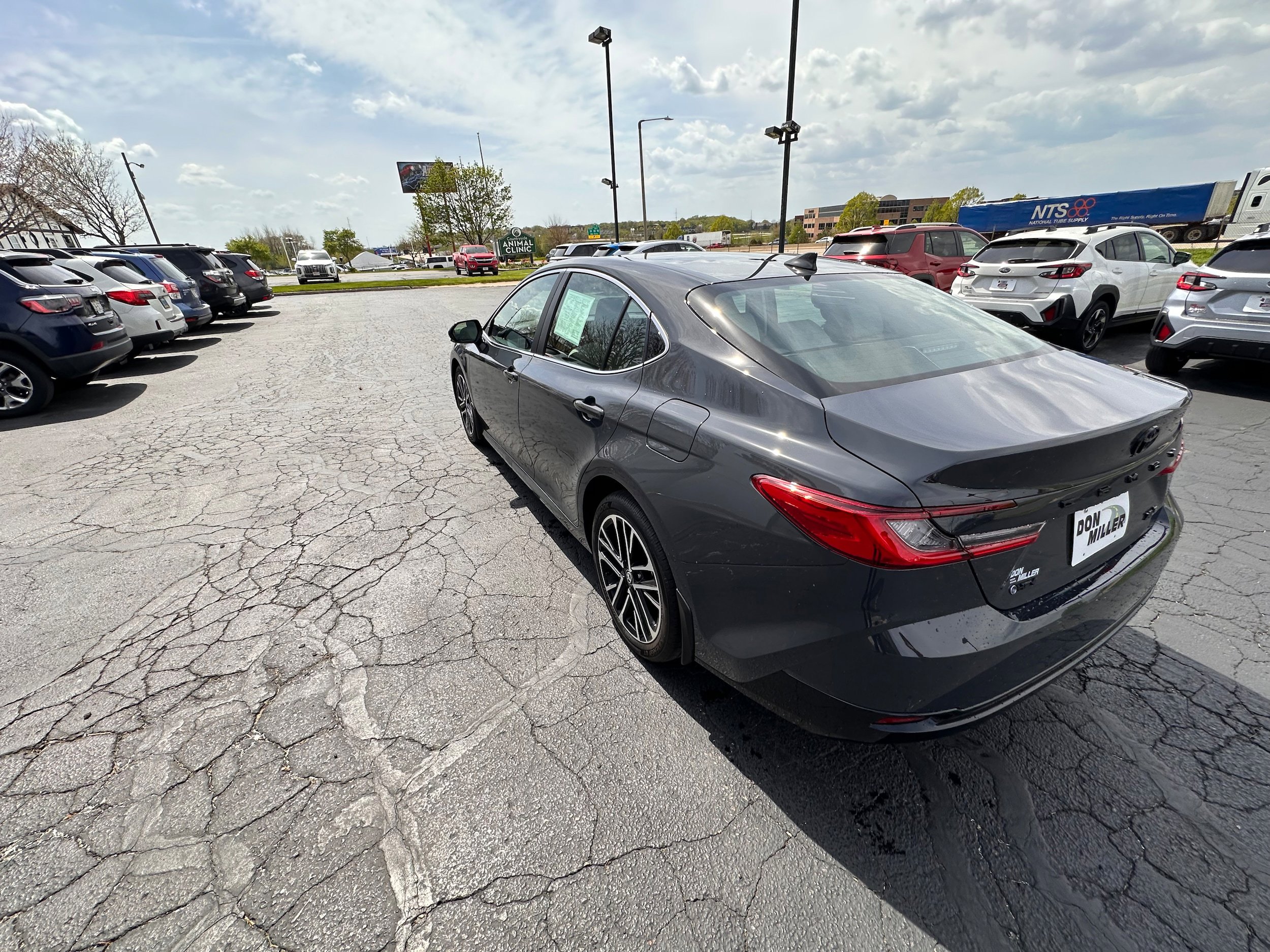 Used 2026 Toyota Camry XLE FWD image 5