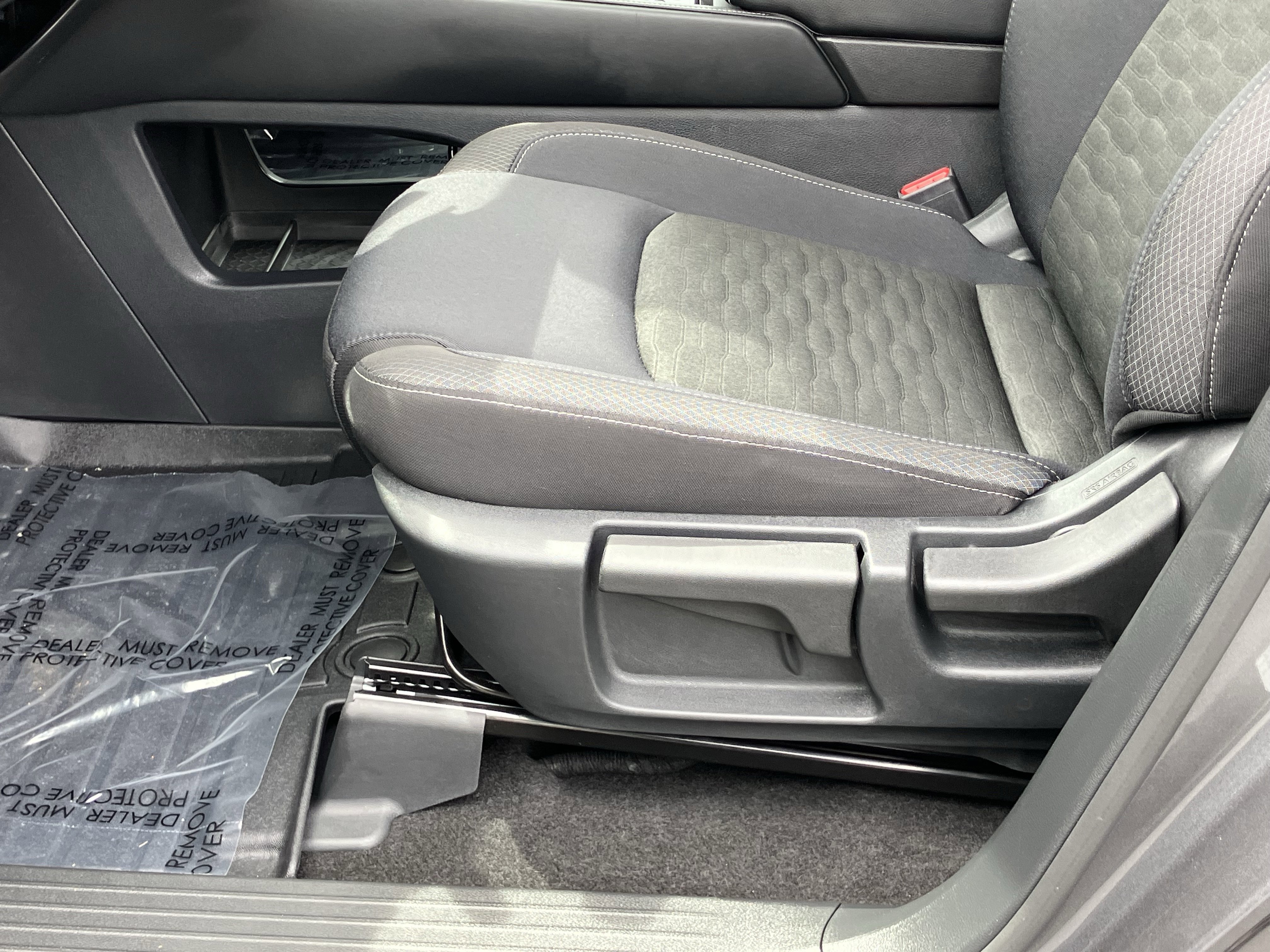 Used 2025 Nissan Pathfinder S FWD image 17