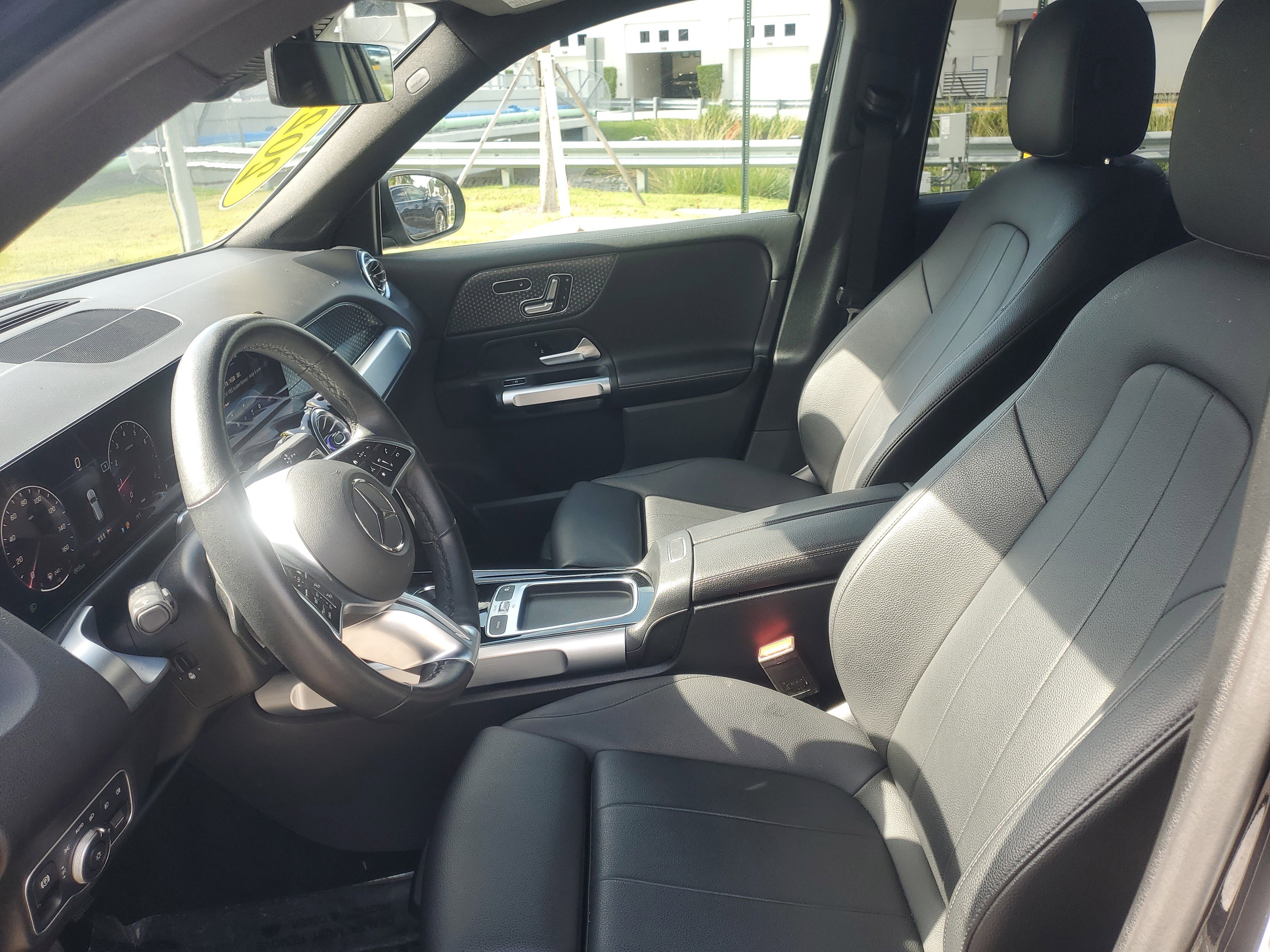 Used 2025 Mercedes-Benz GLB 250 4MATIC image 15