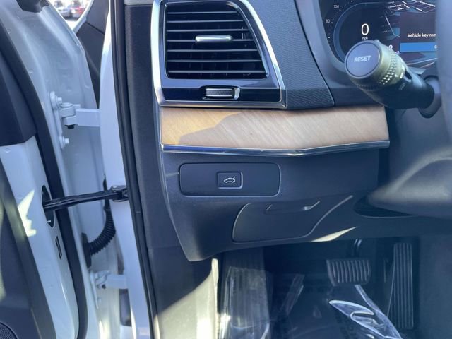 Used 2025 Volvo XC90 B6 Plus image 15