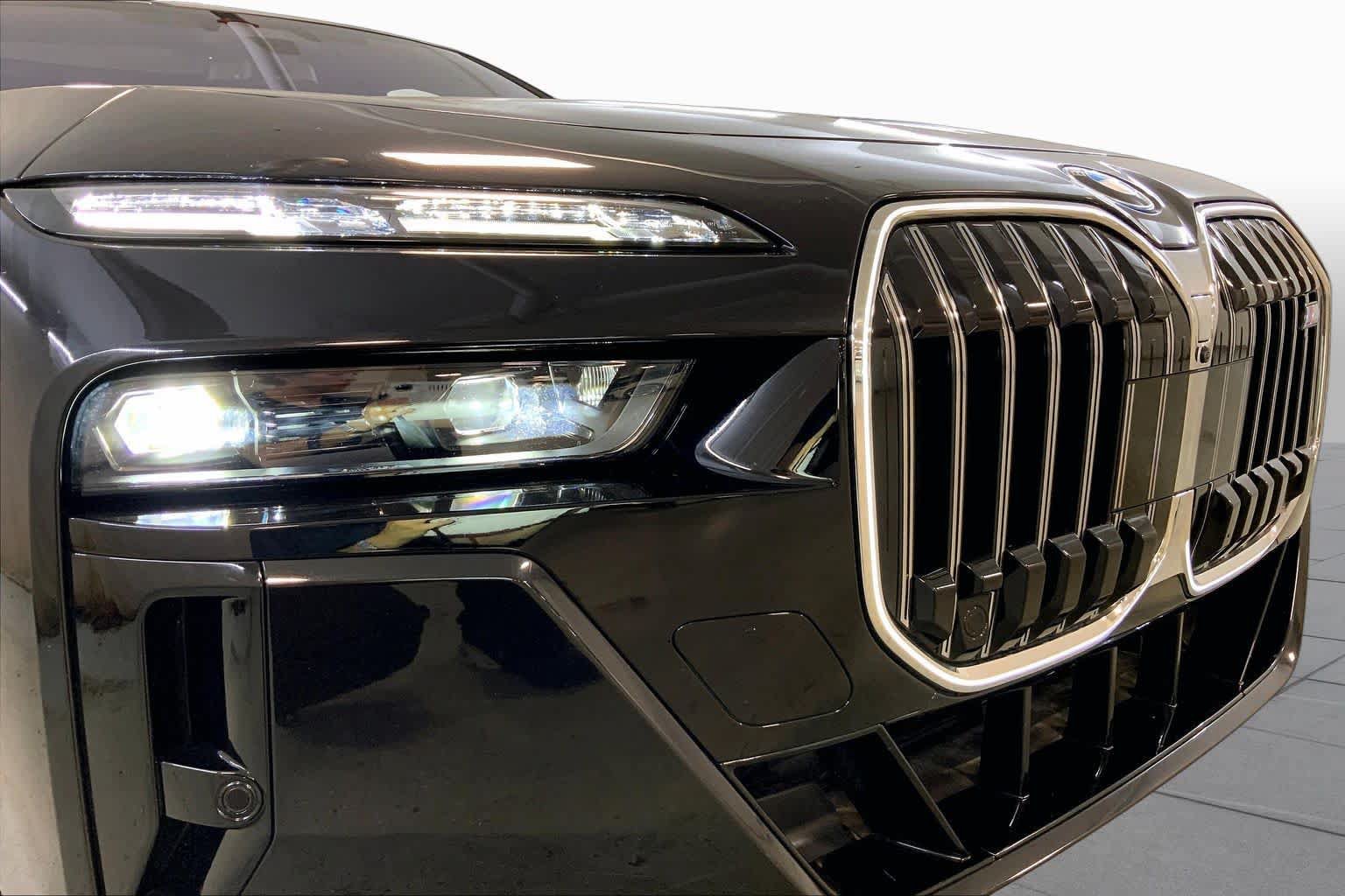 Used 2024 BMW i7 M70 AWD/4WD image 32