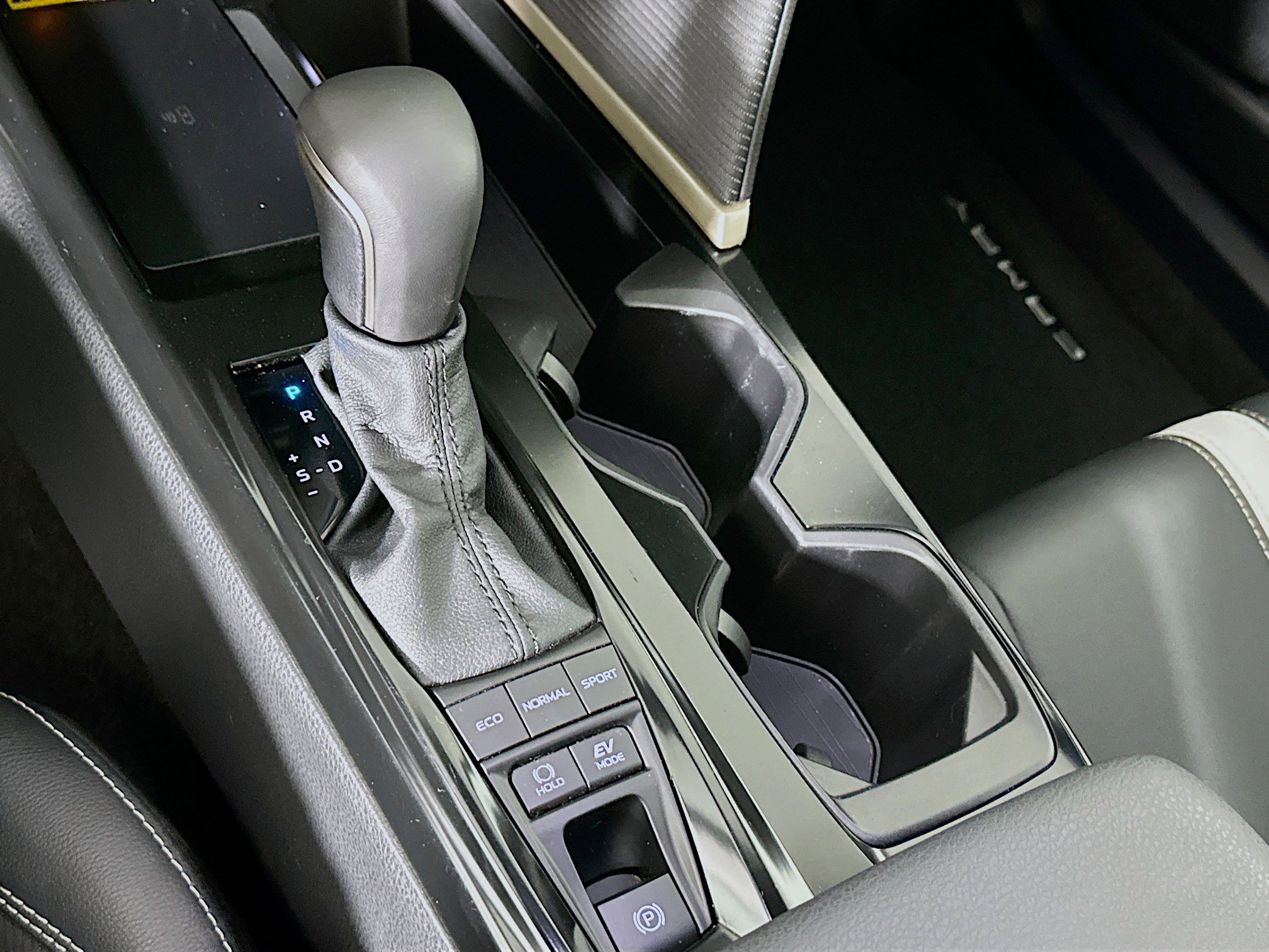 Used 2025 Toyota Camry SE image 24