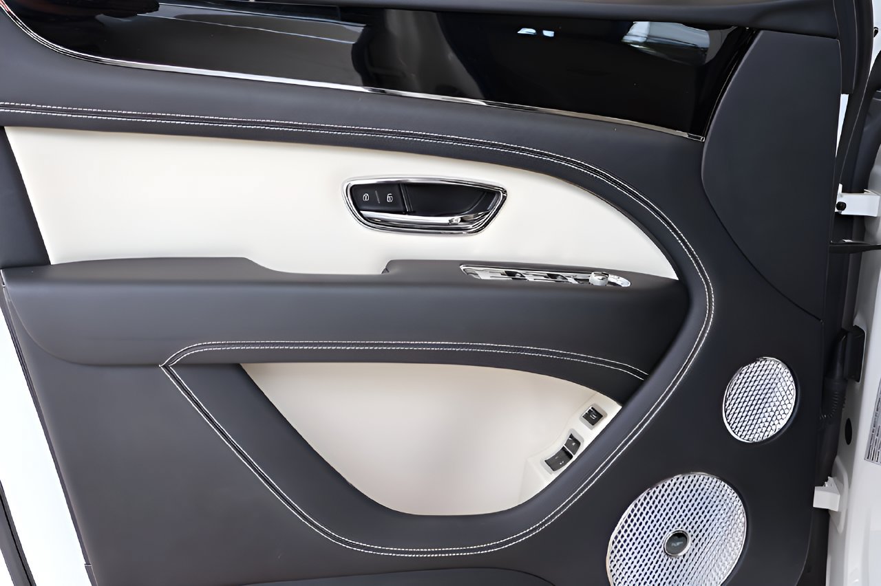 Used 2024 Bentley Bentayga AWD/4WD image 12