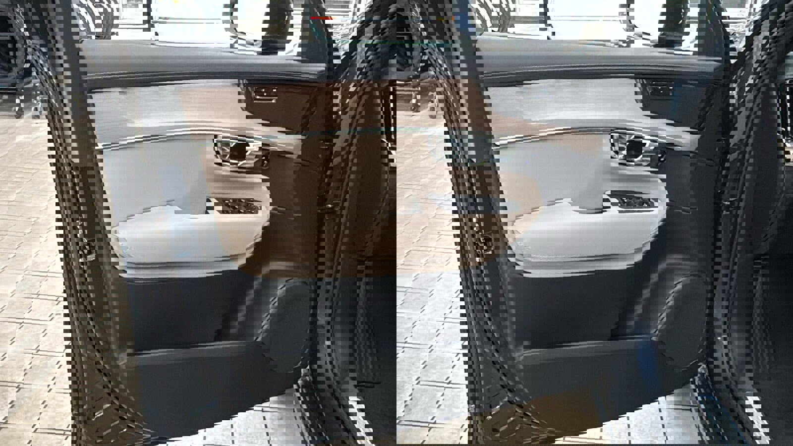 New 2026 Volvo XC90 T8 Plus w/ Protection Package Premier image 21