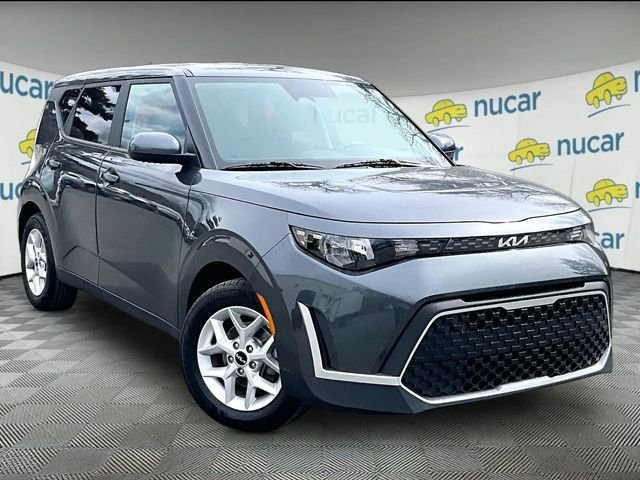 Used 2023 Kia Soul LX w/ LX Technology Package FWD image 1