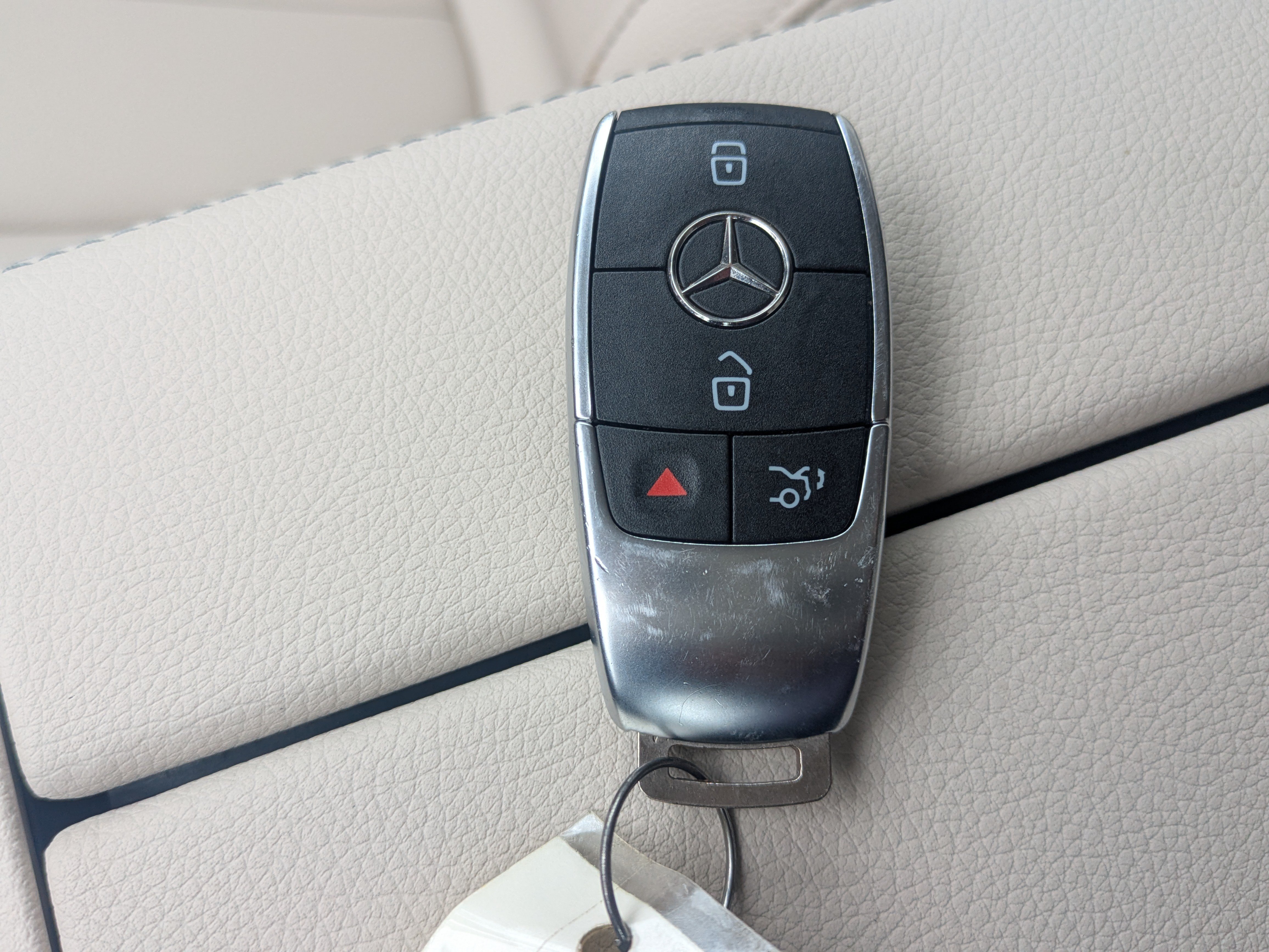 Used 2023 Mercedes-Benz EQB 300 4MATIC image 28