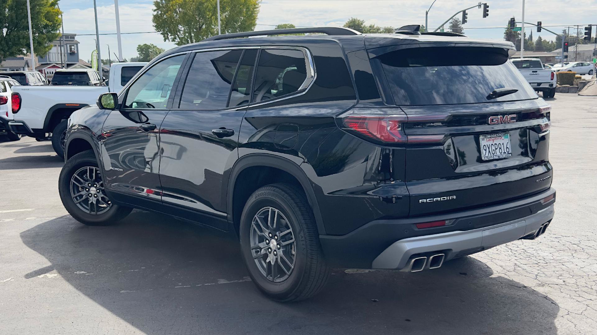 Used 2025 GMC Acadia Elevation FWD image 5