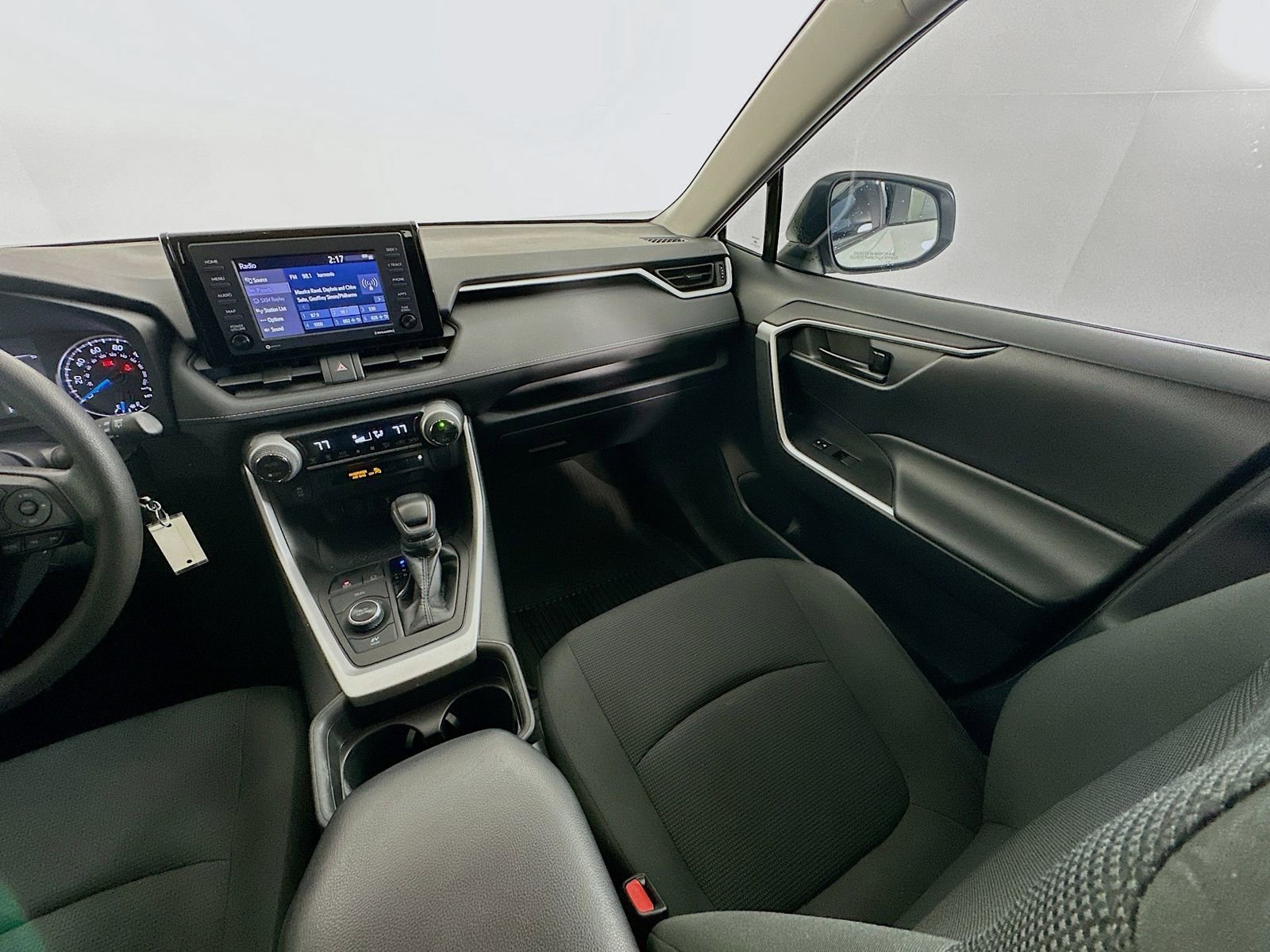 Used 2021 Toyota RAV4 LE AWD/4WD image 12