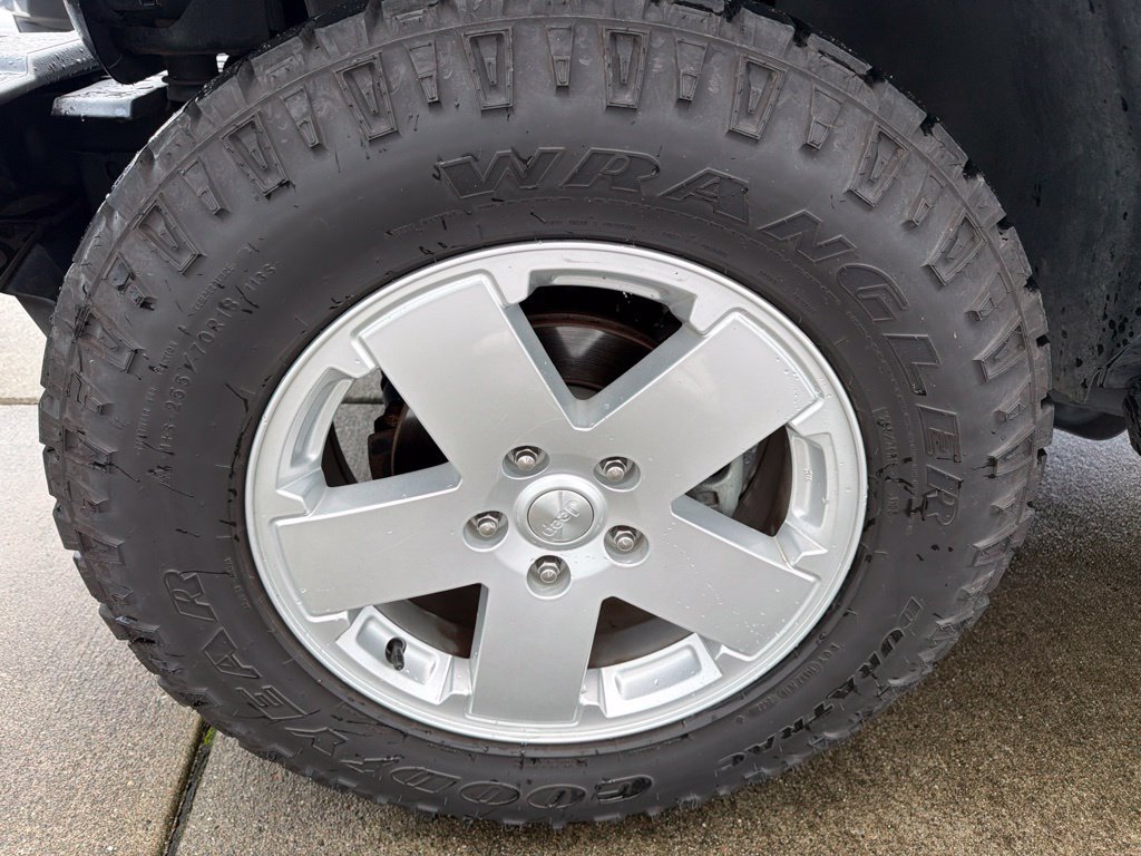 Used 2012 Jeep Wrangler Unlimited Sahara AWD/4WD image 29
