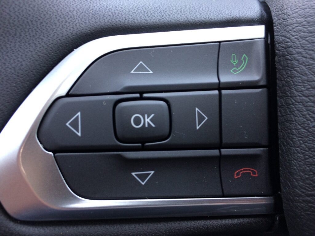 Used 2023 Jeep Compass Latitude w/ Sun and Sound Group AWD/4WD image 33