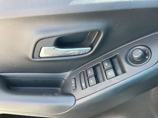 Used 2020 Chevrolet Trax LT w/ LT Convenience Package FWD image 21