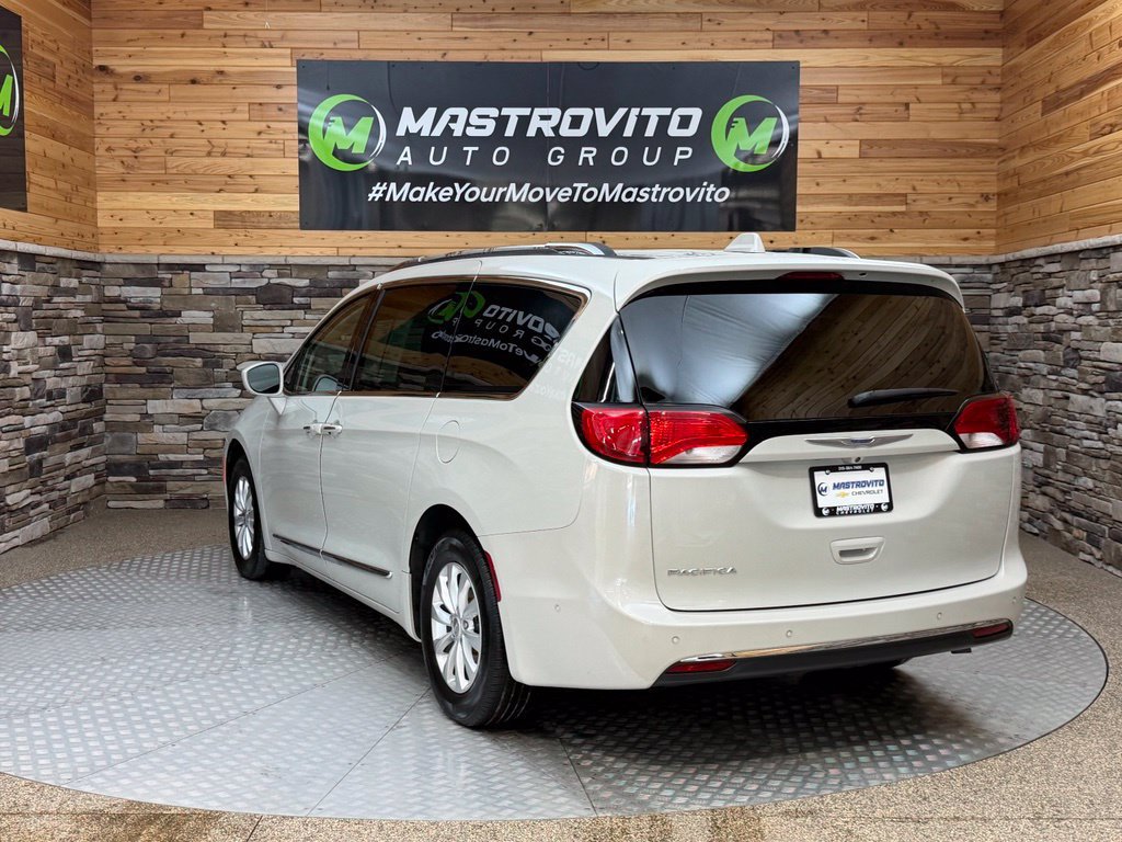 Used 2019 Chrysler Pacifica Touring-L w/ Advanced Safetytec Group FWD image 11