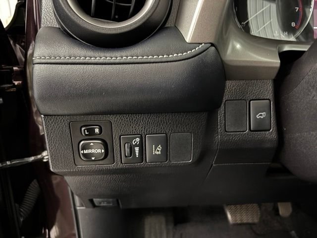 Used 2018 Toyota RAV4 Limited FWD image 25