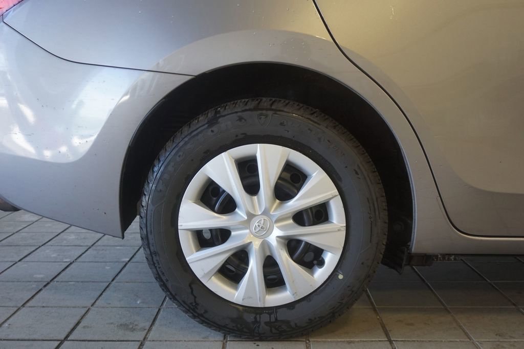 Used 2015 Toyota Corolla LE FWD image 18