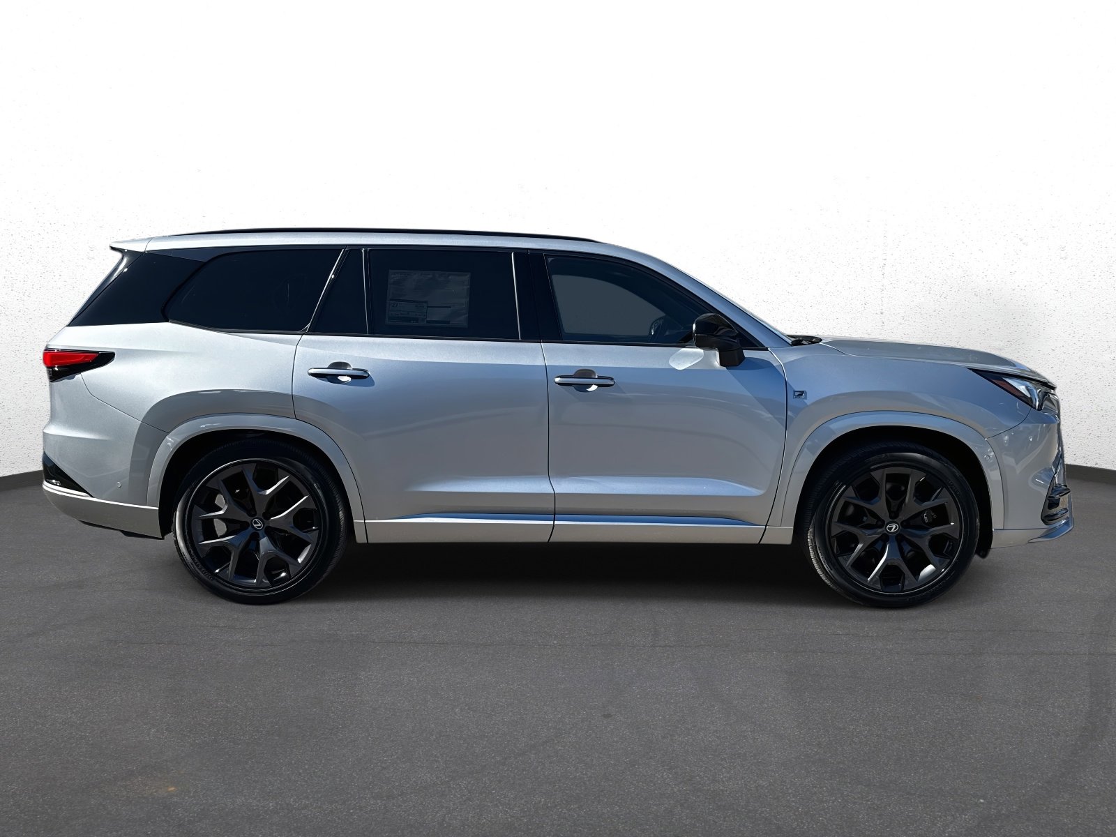 New 2026 Lexus TX 500h AWD image 2