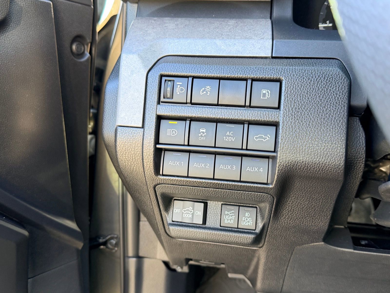 Used 2025 Toyota Tacoma Trailhunter AWD/4WD image 54