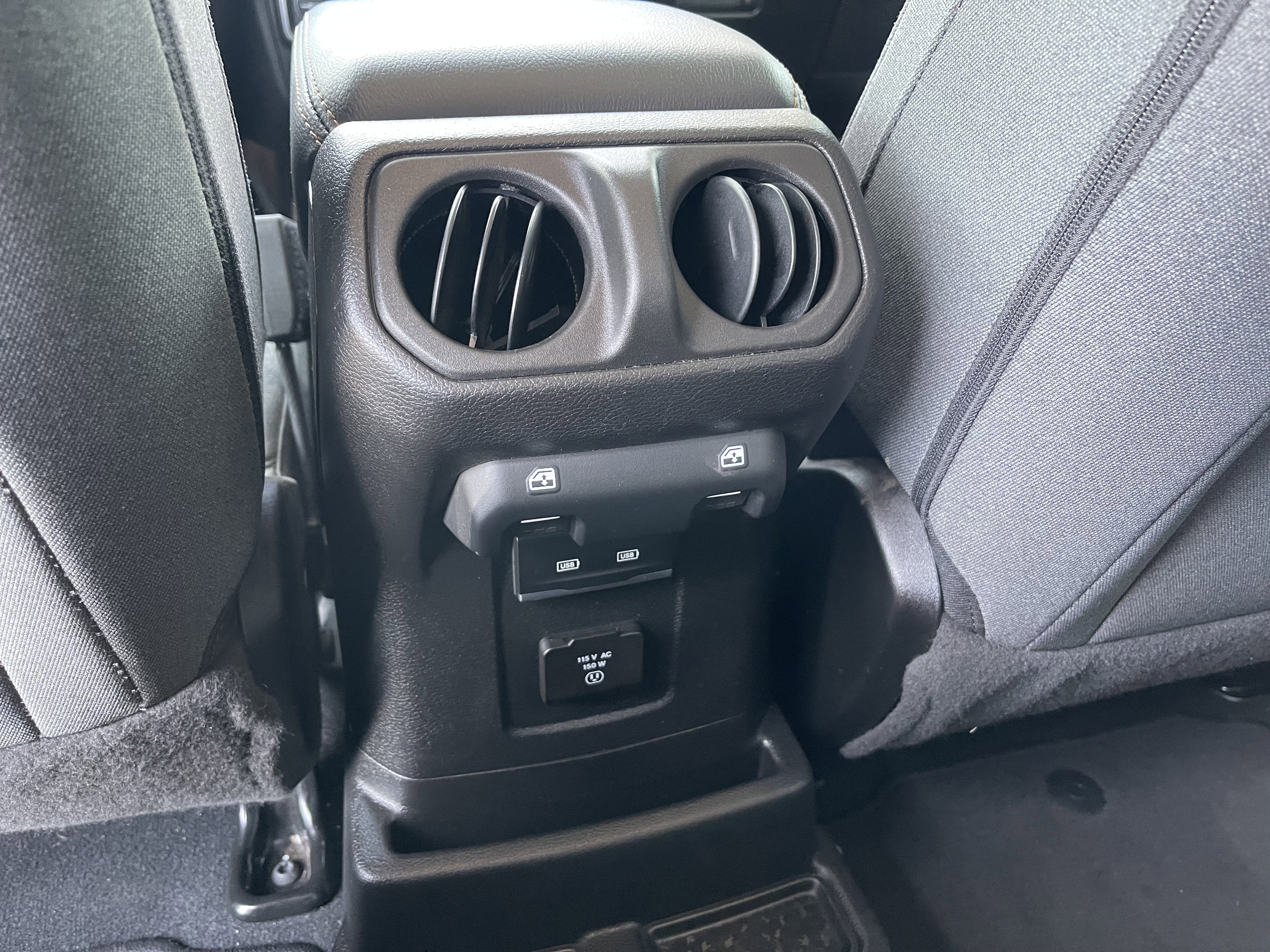 Used 2024 Jeep Wrangler Unlimited Sahara image 21