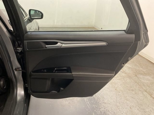 Used 2013 Ford Fusion SE FWD image 24