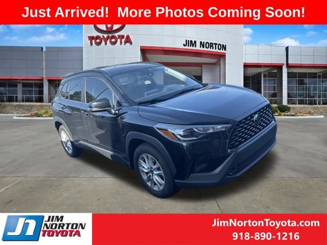 Used 2022 Toyota Corolla Cross LE FWD image 1