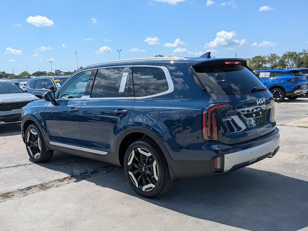 Certified 2024 Kia Telluride EX w/ EX Captain's Chair Package FWD image 6