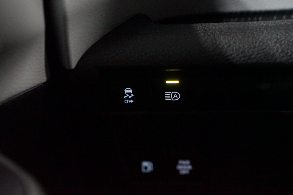 Certified 2025 Toyota Sienna XLE FWD image 24