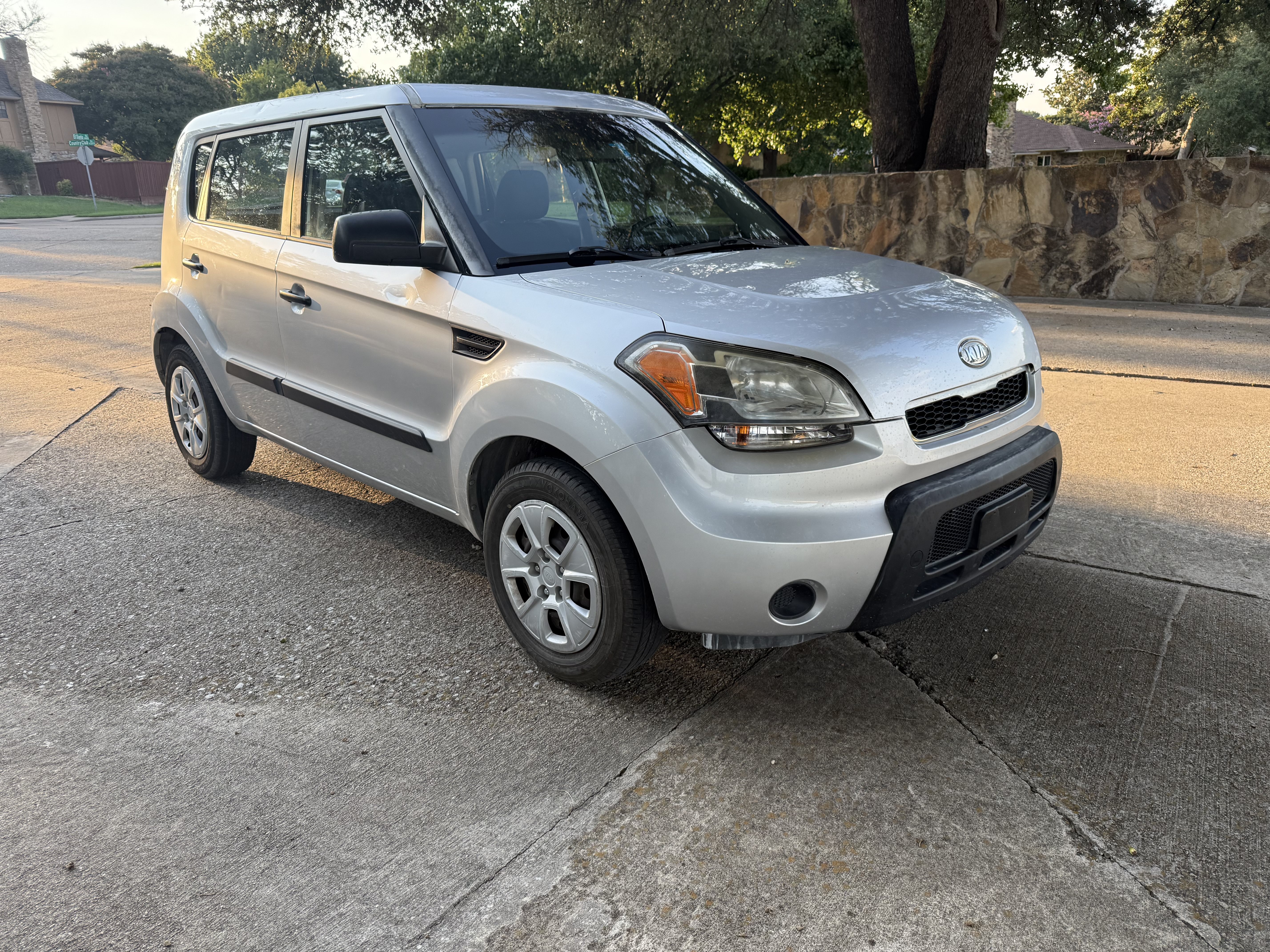 Used 2011 Kia Soul FWD image 1