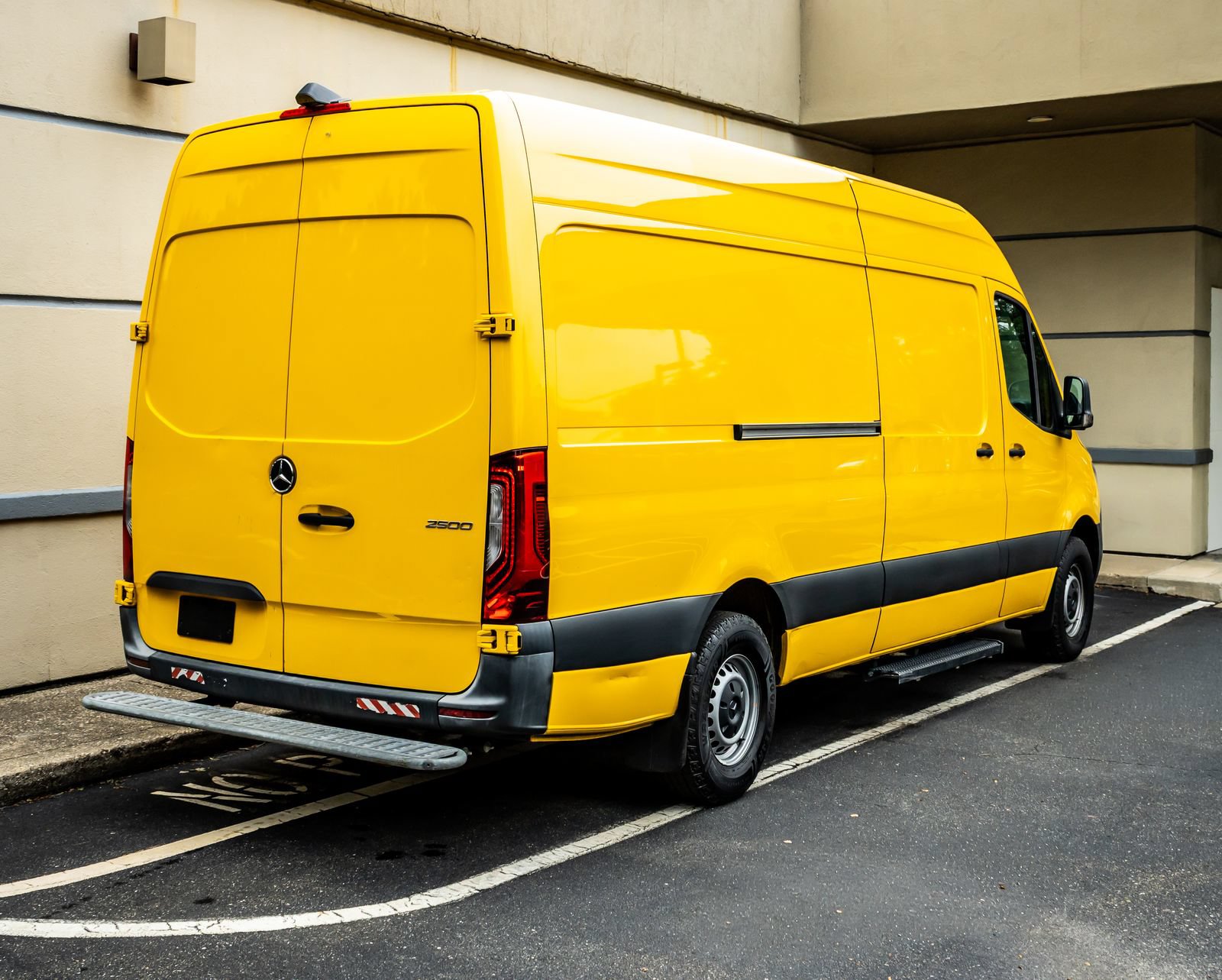 Used 2021 Mercedes-Benz Sprinter 2500 image 7
