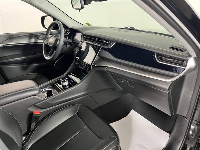Used 2024 Jeep Grand Cherokee Limited w/ Black Appearance Package image 46