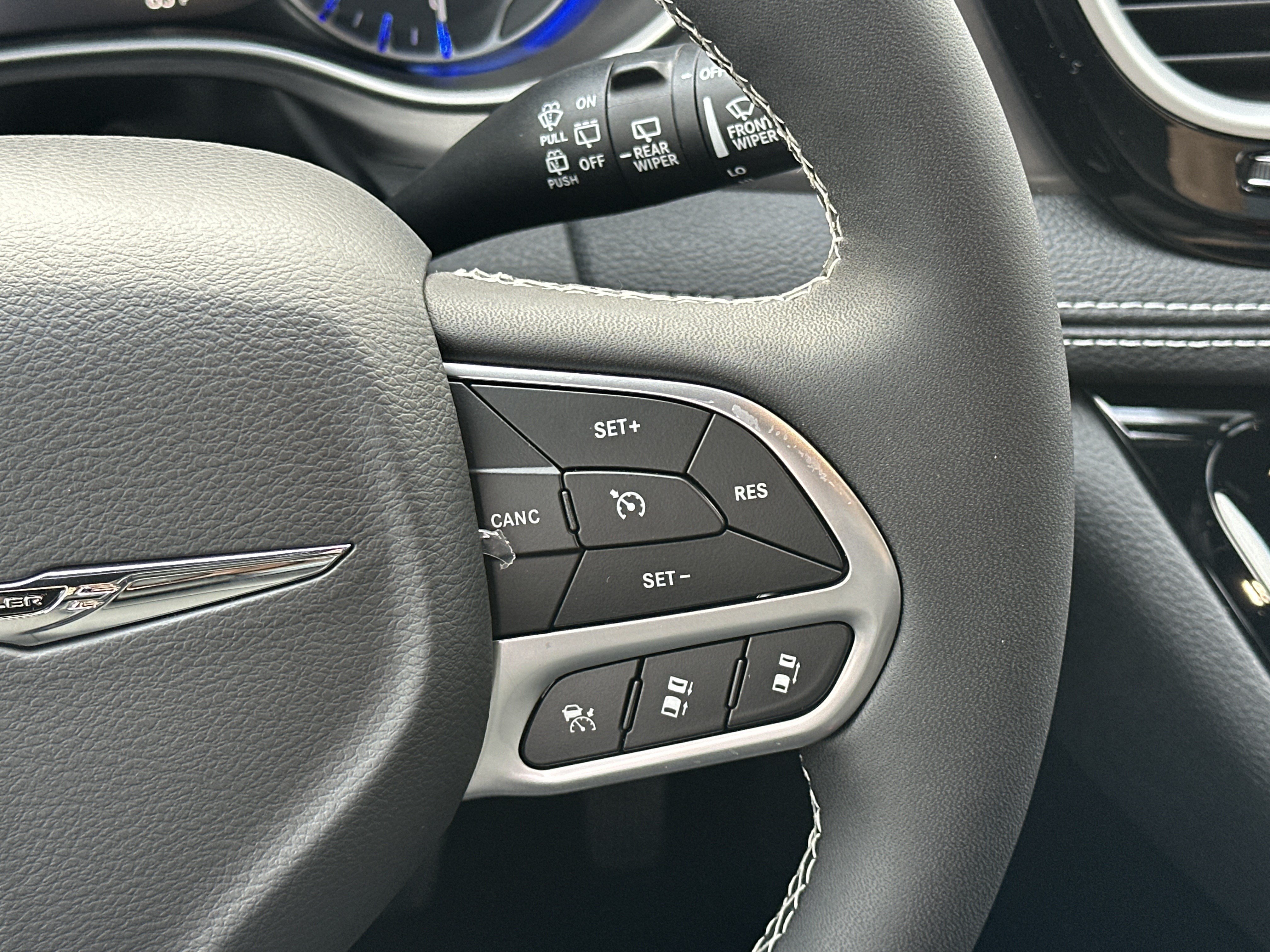 New 2026 Chrysler Pacifica Select FWD image 29