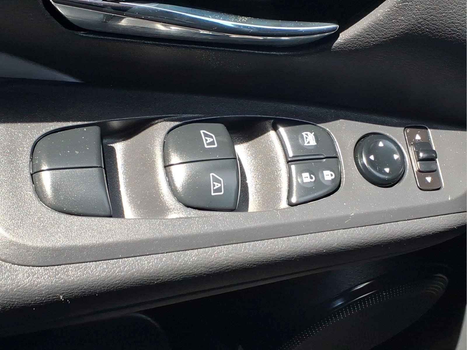 Certified 2023 Nissan Kicks SR w/ SR Premium Package FWD image 24