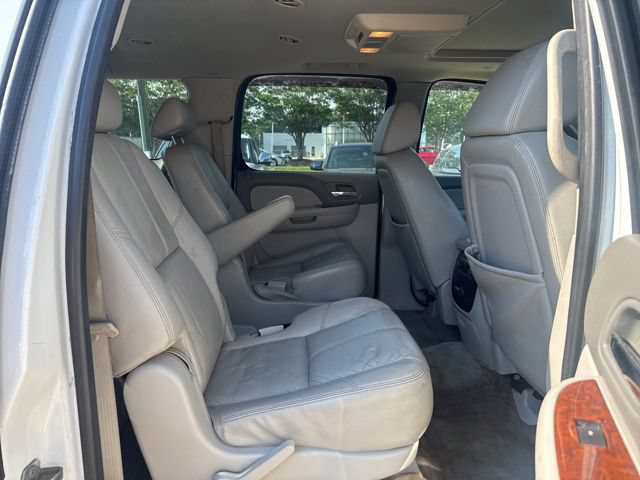 Used 2008 Chevrolet Suburban LTZ w/ LTZ Preferred Equipment Group AWD/4WD image 12