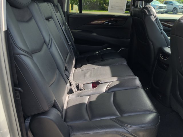 Used 2019 Cadillac Escalade ESV Luxury AWD/4WD image 31
