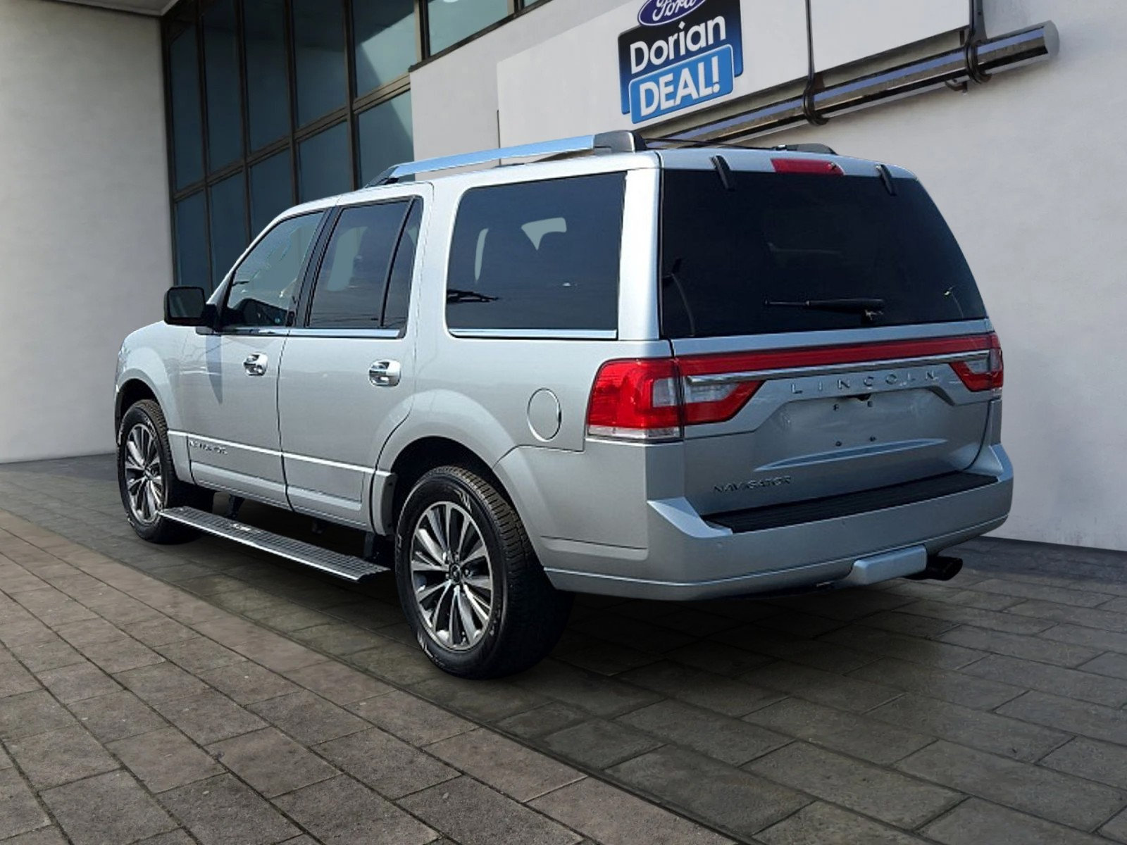 Used 2017 Lincoln Navigator Select AWD/4WD image 5