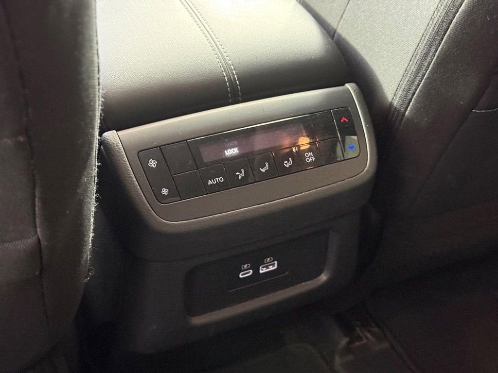 Used 2024 Nissan Pathfinder SV AWD/4WD image 23