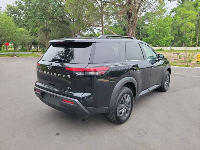 Used 2024 Nissan Pathfinder SV FWD image 2