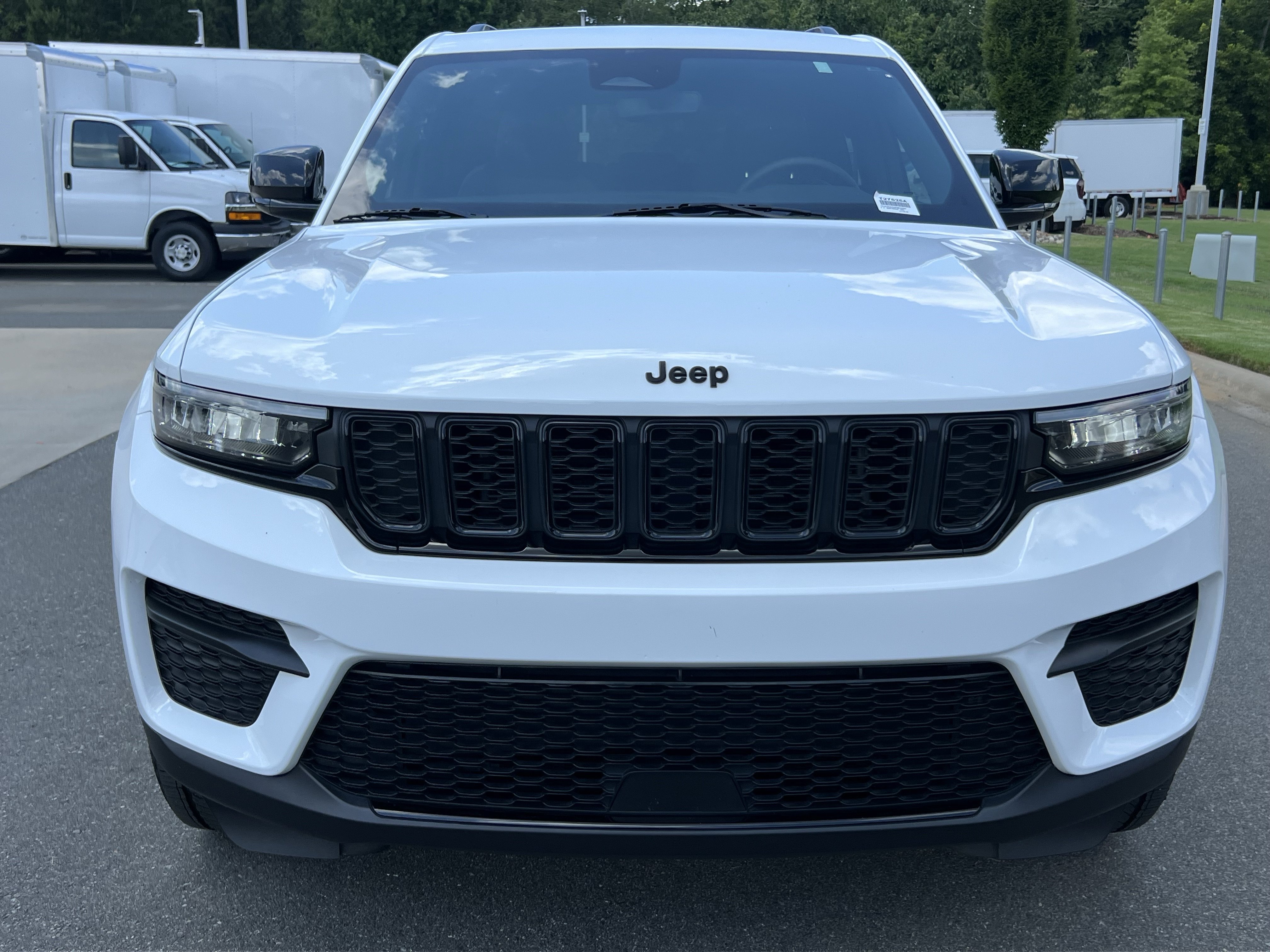 Used 2023 Jeep Grand Cherokee Altitude RWD image 4