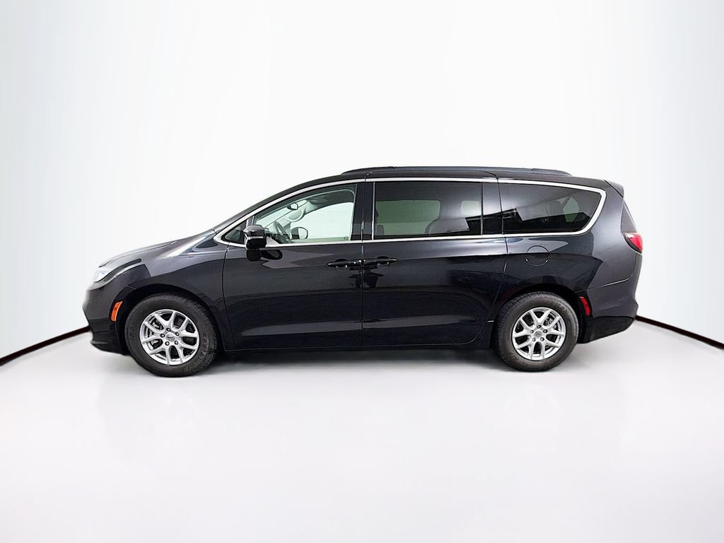 Used 2022 Chrysler Pacifica Touring-L FWD image 4