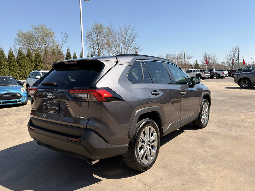 Used 2023 Toyota RAV4 XLE Premium image 3