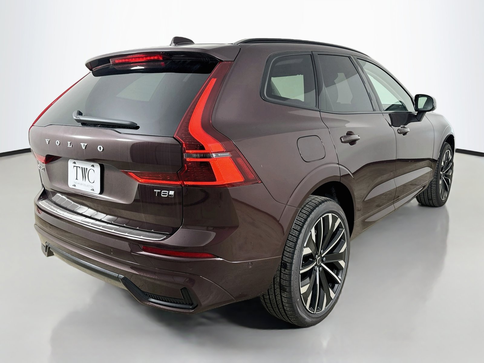 New 2026 Volvo XC60 T8 Ultra w/ Protection Package Premier AWD/4WD image 5