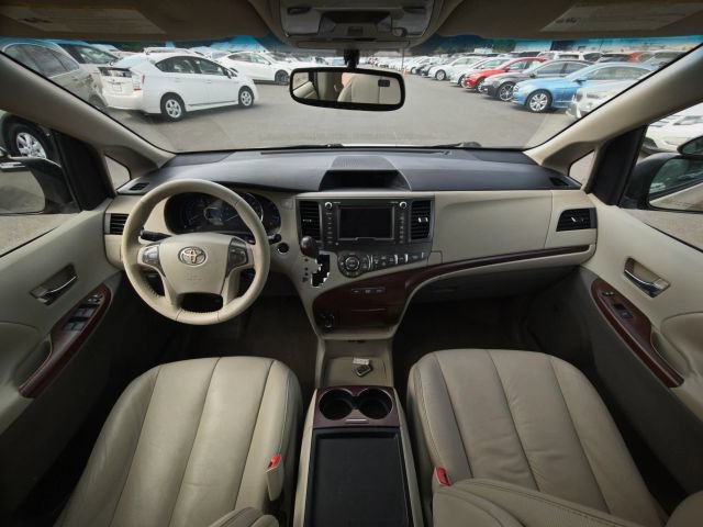 Used 2011 Toyota Sienna XLE w/ XLE Navigation Pkg FWD image 38