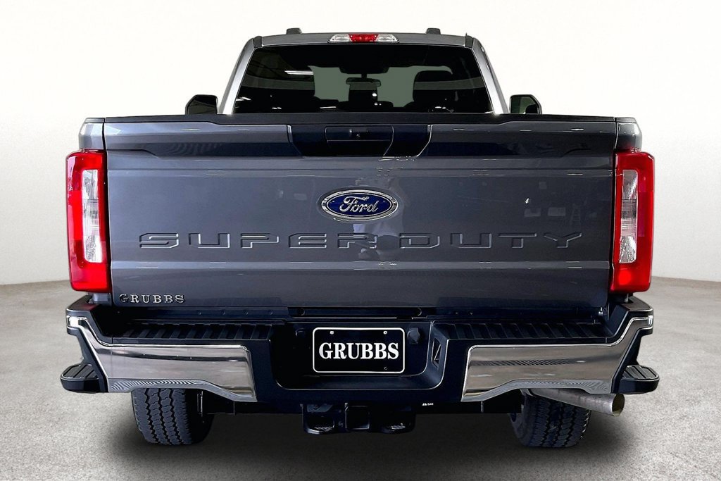Used 2025 Ford F350 4x4 Regular Cab Super Duty image 5