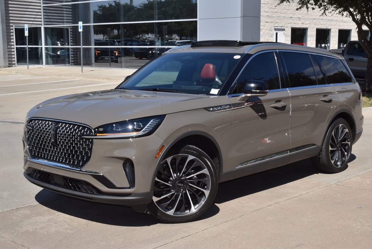 Certified 2025 Lincoln Aviator Reserve w/ Equipment Group 201A AWD/4WD image 42