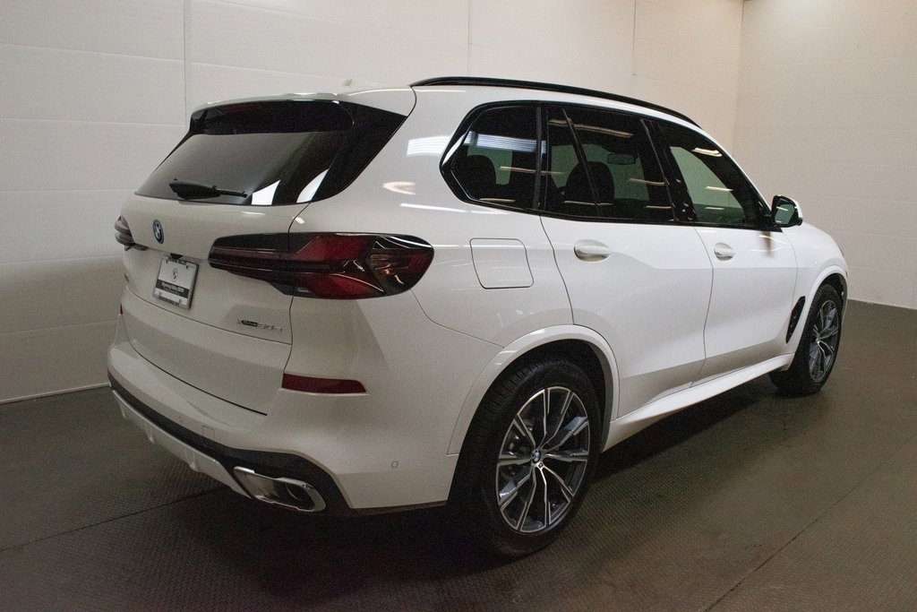 New 2026 BMW X5 xDrive50e w/ M Sport Package image 4
