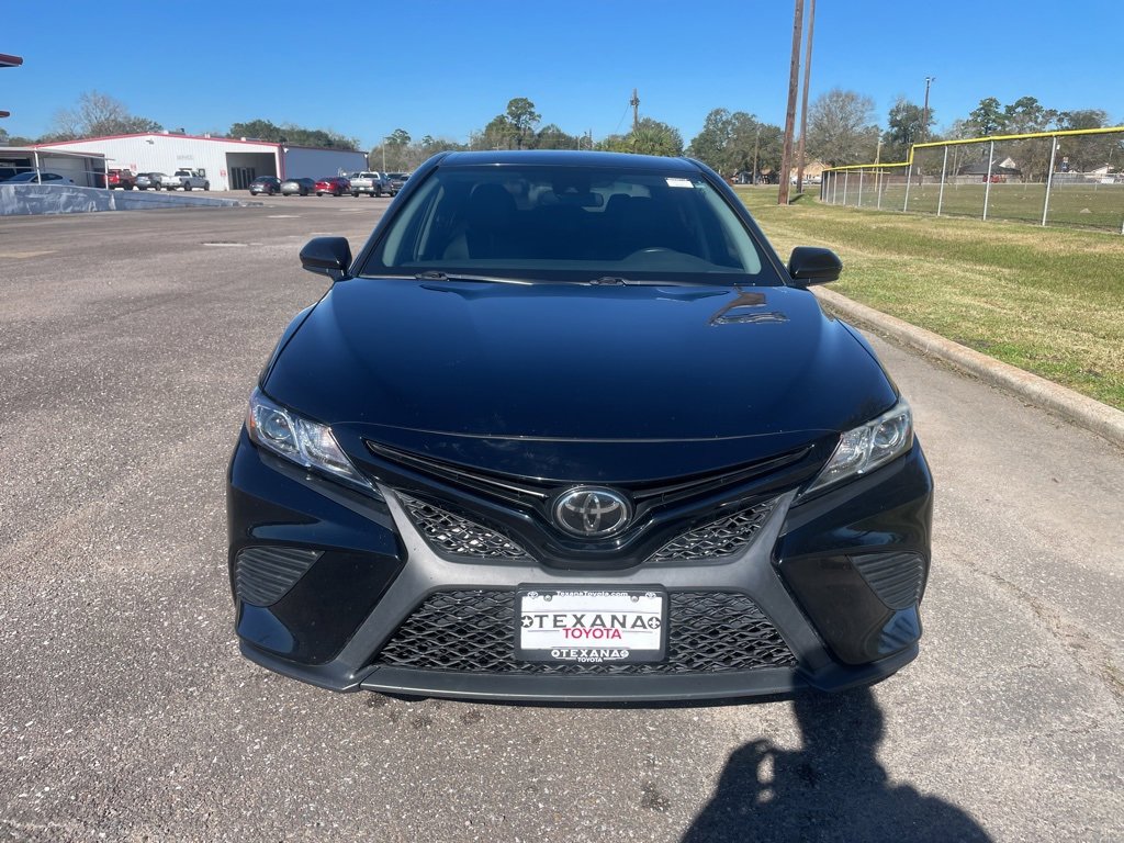 Used 2020 Toyota Camry SE image 2