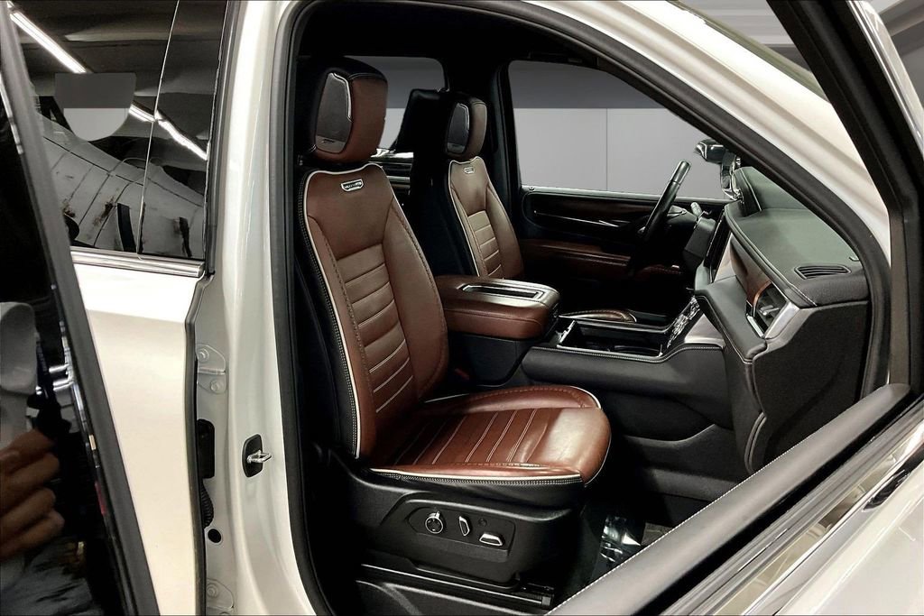 Used 2024 GMC Yukon XL Denali Ultimate AWD/4WD image 30